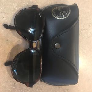 Tortoise frame Ray-ban sunglasses